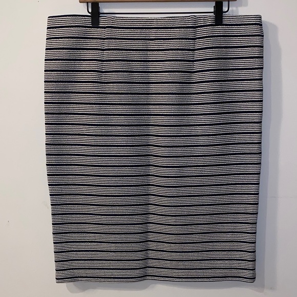 LOFT Black & White Striped Pencil Skirt Size XLT Tall - Picture 4 of 9